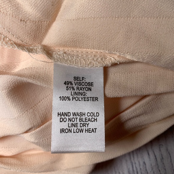 🔥SOLD🔥 Lulu’s Striped Satin Tie Front Tank Top Nude M, L - Picture 8 of 8